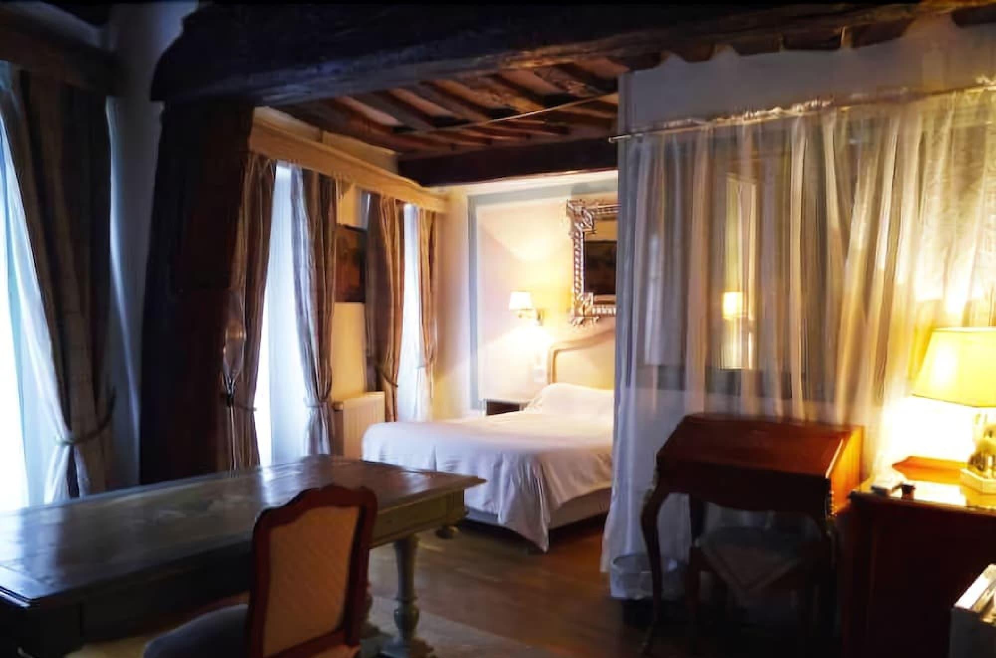 Hotel Les Degres De Notre Dame Paris Exteriör bild
