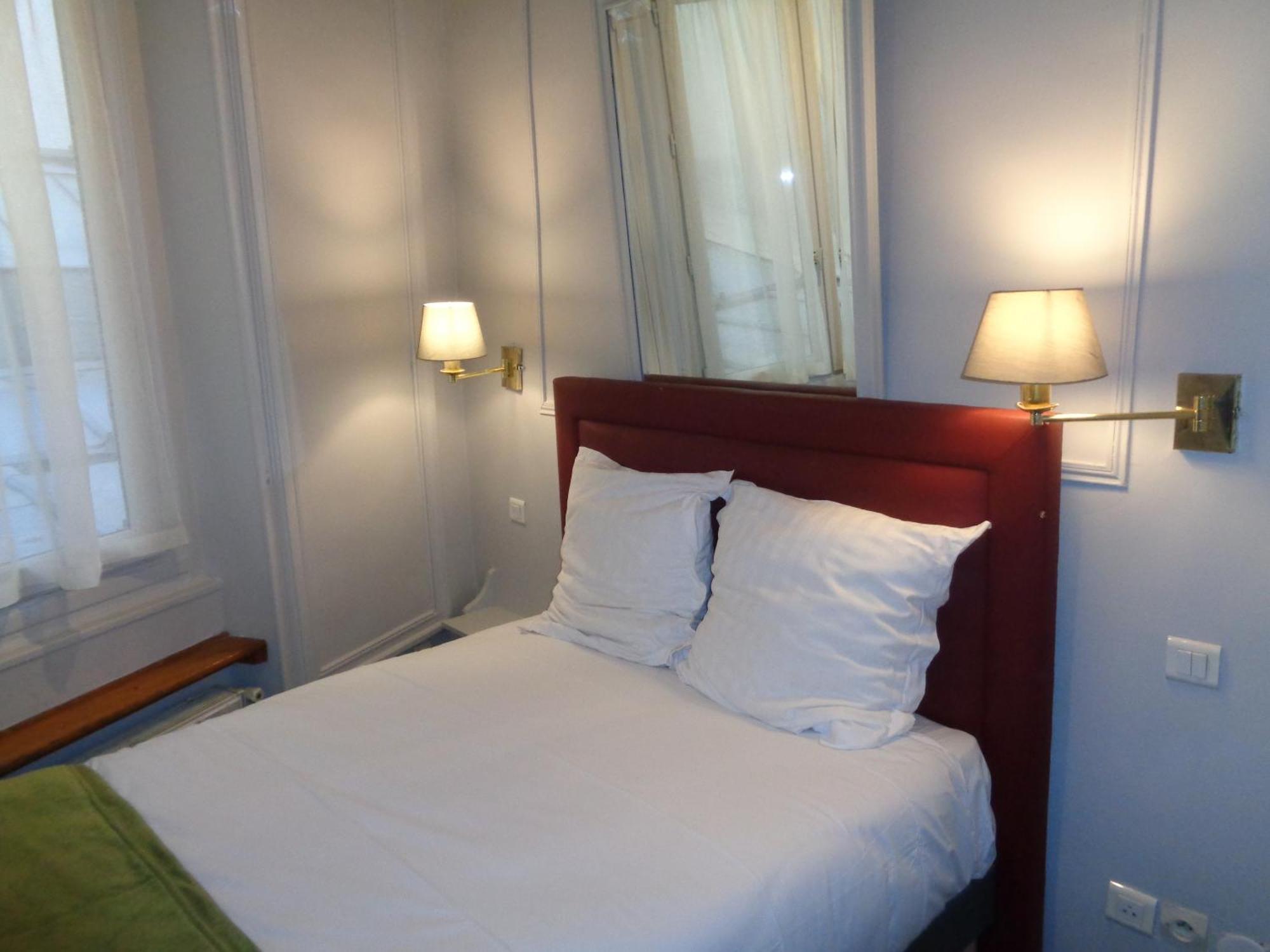 Hotel Les Degres De Notre Dame Paris Exteriör bild