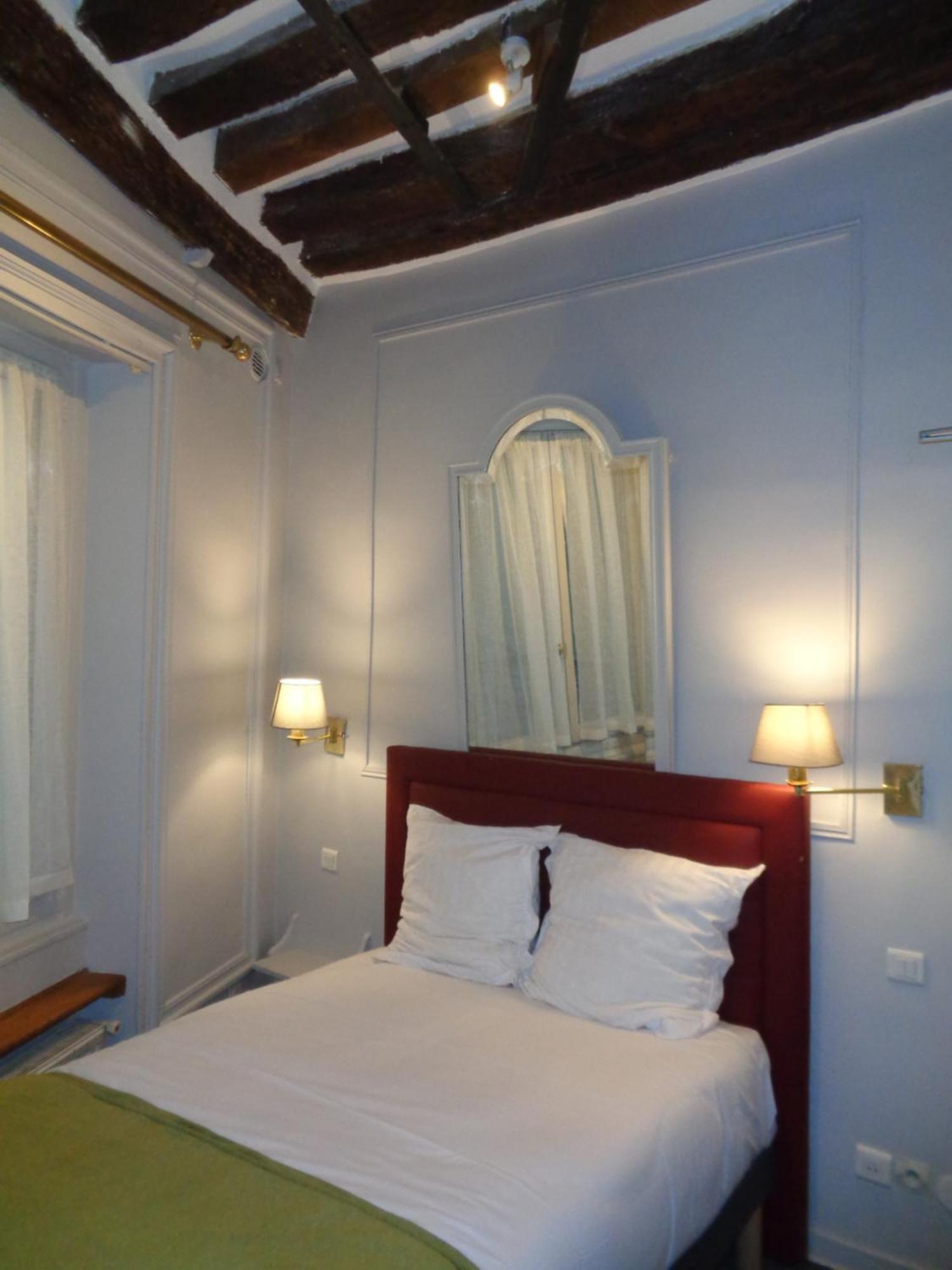 Hotel Les Degres De Notre Dame Paris Exteriör bild